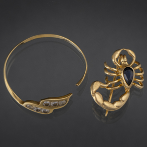 Broche en forma de escorpión y anillo en oro amarillo de 18 kt.